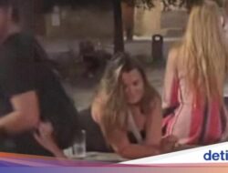 Ngawur! Turis Wanita Renang Telanjang Dada Hingga Air Mancur Bersejarah