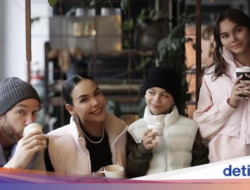 Seru! Melaney Ricardo Kulineran Bareng Geng Pembantu Ri Ceria dan Keluarga