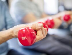 Hebat! Nenek Usia 100 Tahun Masih Rutin Nge-gym & Anti-Jompo